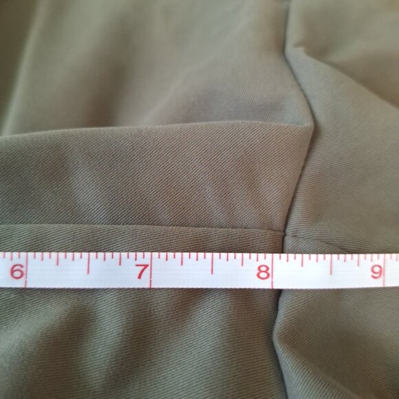 Izod Mens 38 Olive Green Pleated Front Shorts Bermuda 100% Polyester Golf - Picture 2 of 9